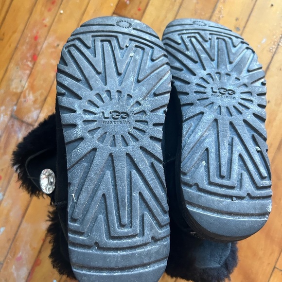 UGG bailey button bling bedazzeled sherpa boots - Picture 7 of 9